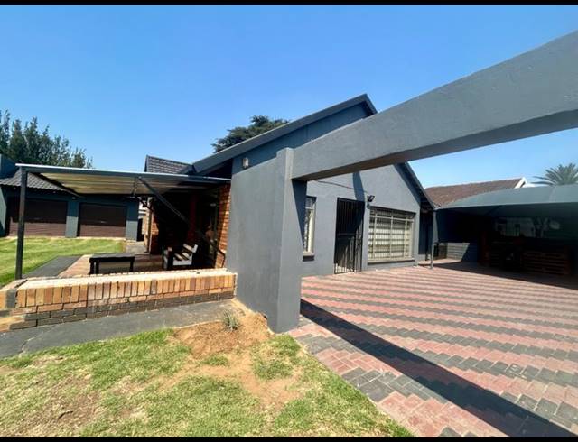 4 BEDROOM HOUSE FOR SALE IN VANDERBIJLPARK CE 5